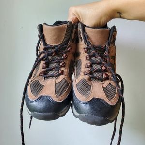 Wonder Nation Brown Suede & Black Hiking Boots, size 5Y